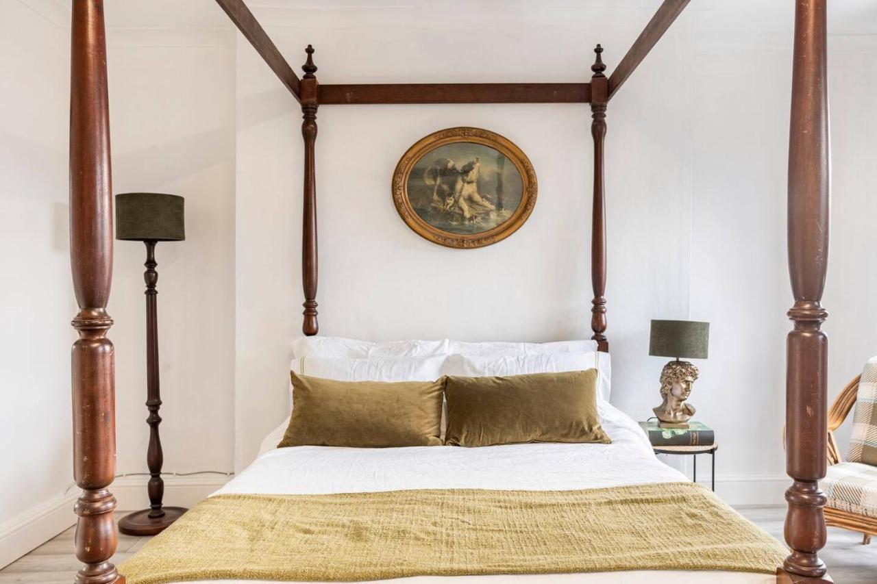 Victorian Style Apartment W/ Four-Poster Bed In Camden Town London Bagian luar foto